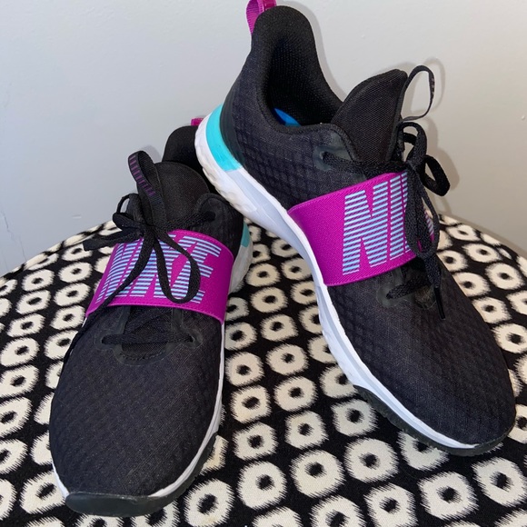 Nike Shoes - women’s Nike TR 9 training shoe